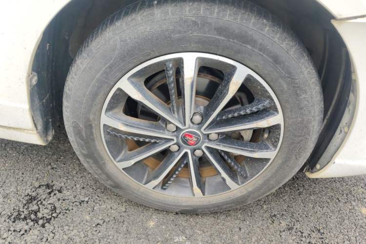 Used Roewe i5 2020 1.5L Automatic 4G Connect Luxury Flagship Edition Right Front Wheel Hub