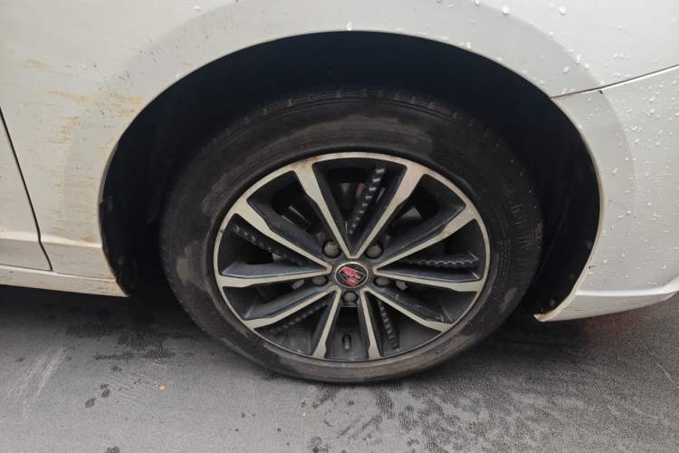 Used Roewe i5 2020 1.5L Manual 4G Connect Leehao Flagship Edition Right Front Wheel Hub