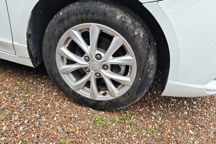 Used Roewe i5 2020 1.5L Automatic 4G Connected Linghao Edition Right Front Wheel Hub