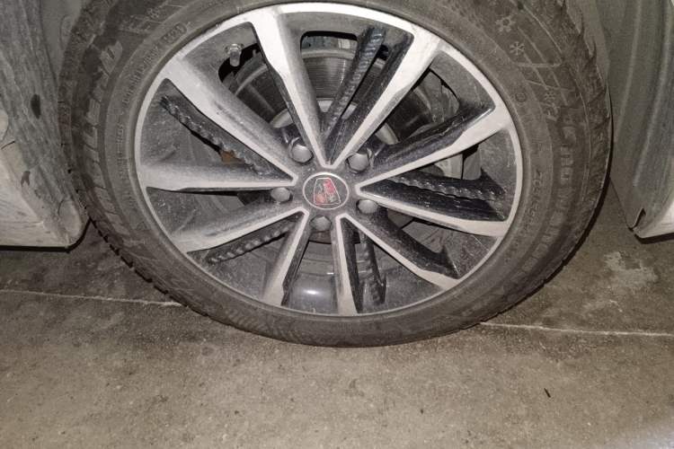 Used Roewe i5 2020 1.5L Automatic 4G Connect Luxury Flagship Edition Right Front Wheel Hub