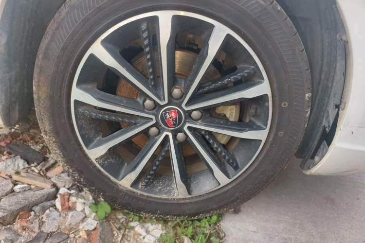 Used Roewe i5 2020 1.5L Automatic 4G Connect Luxury Flagship Edition Right Front Wheel Hub