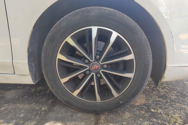 Used Roewe i5 2020 1.5L Manual 4G Connect Leehao Flagship Edition Right Front Wheel Hub