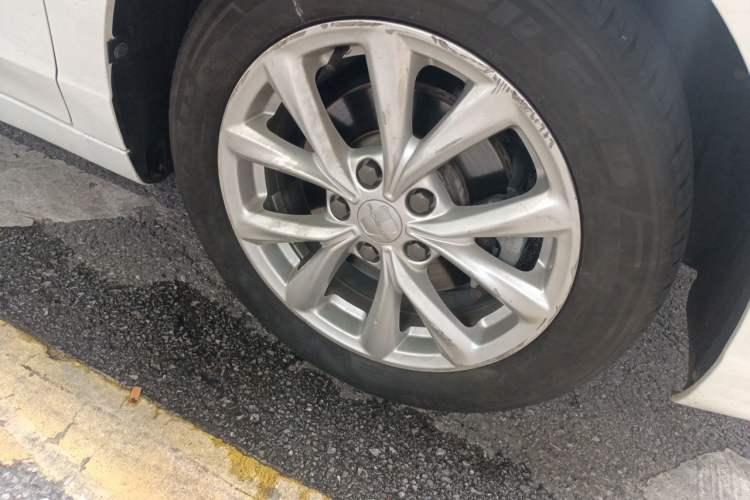 Used Roewe i5 2020 1.5L Automatic 4G Connected Linghao Edition Right Front Wheel Hub