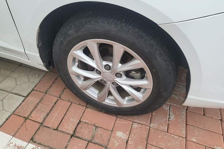 Used Roewe i5 2020 1.5L Automatic 4G Connected Linghao Edition Right Front Wheel Hub