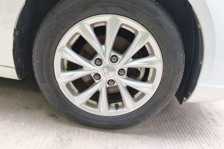 Used Roewe i5 2020 1.5L Automatic 4G Connected Linghao Edition Right Front Wheel Hub