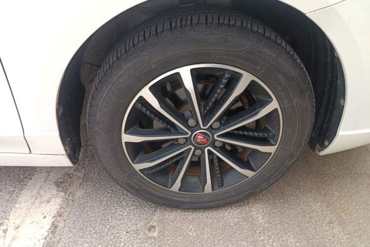 Used Roewe i5 2020 1.5L Automatic 4G Connect Luxury Flagship Edition Right Front Wheel Hub