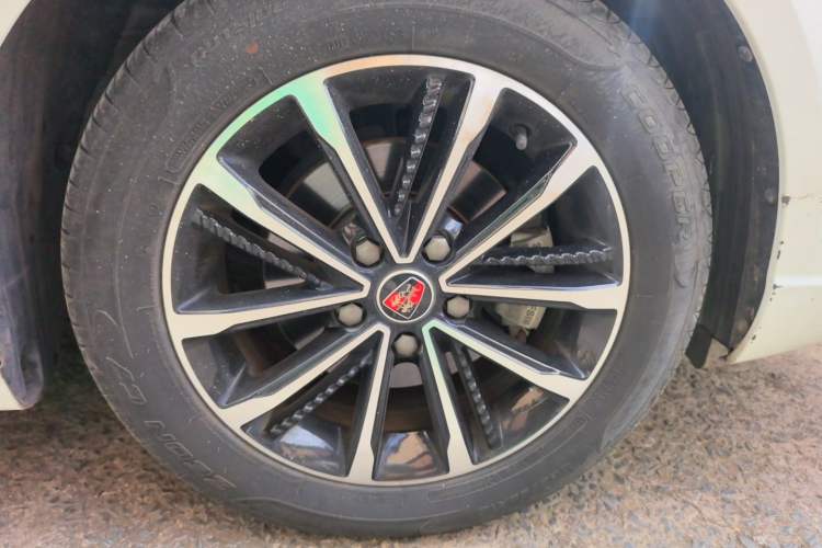 Used Roewe i5 2020 1.5L Automatic 4G Connected Linghao Edition Right Front Wheel Hub