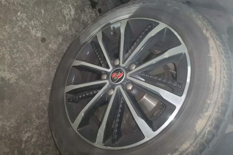 Used Roewe i5 2020 1.5L Manual 4G Connect Leehao Flagship Edition Right Front Wheel Hub