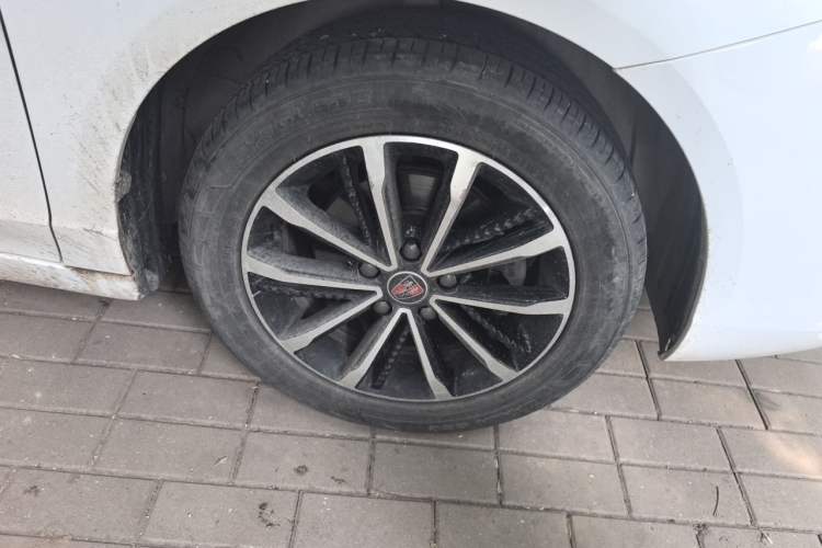 Used Roewe i5 2020 1.5L Automatic 4G Connect Luxury Flagship Edition Right Front Wheel Hub