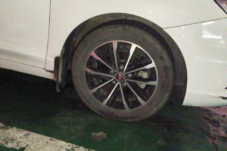 Used Roewe i5 2020 1.5L Automatic 4G Connect Luxury Flagship Edition Right Front Wheel Hub