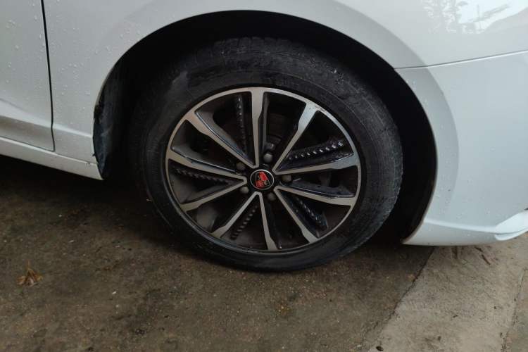 Used Roewe i5 2020 1.5L Manual 4G Connect Leehao Flagship Edition Right Front Wheel Hub