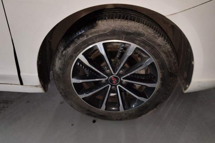 Used Roewe i5 2020 1.5L Automatic 4G Connect Luxury Flagship Edition Right Front Wheel Hub