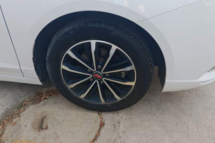 Used Roewe i5 2020 1.5L Automatic 4G Connect Luxury Flagship Edition Right Front Wheel Hub