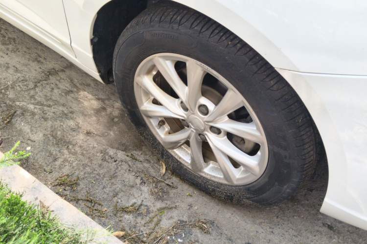Used Roewe i5 2020 1.5L Automatic 4G Connected Linghao Edition Right Front Wheel Hub