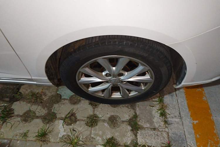 Used Roewe i5 2020 1.5L Manual 4G Connect Luxury Edition Right Front Wheel Hub
