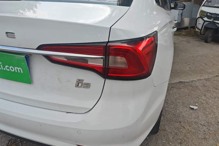 Used Roewe i5 2020 1.5L Automatic 4G Connect Luxury Flagship Edition Right Rear Taillight