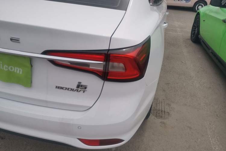 Used Roewe i5 2020 1.5L Automatic 4G Connect Luxury Flagship Edition Right Rear Taillight