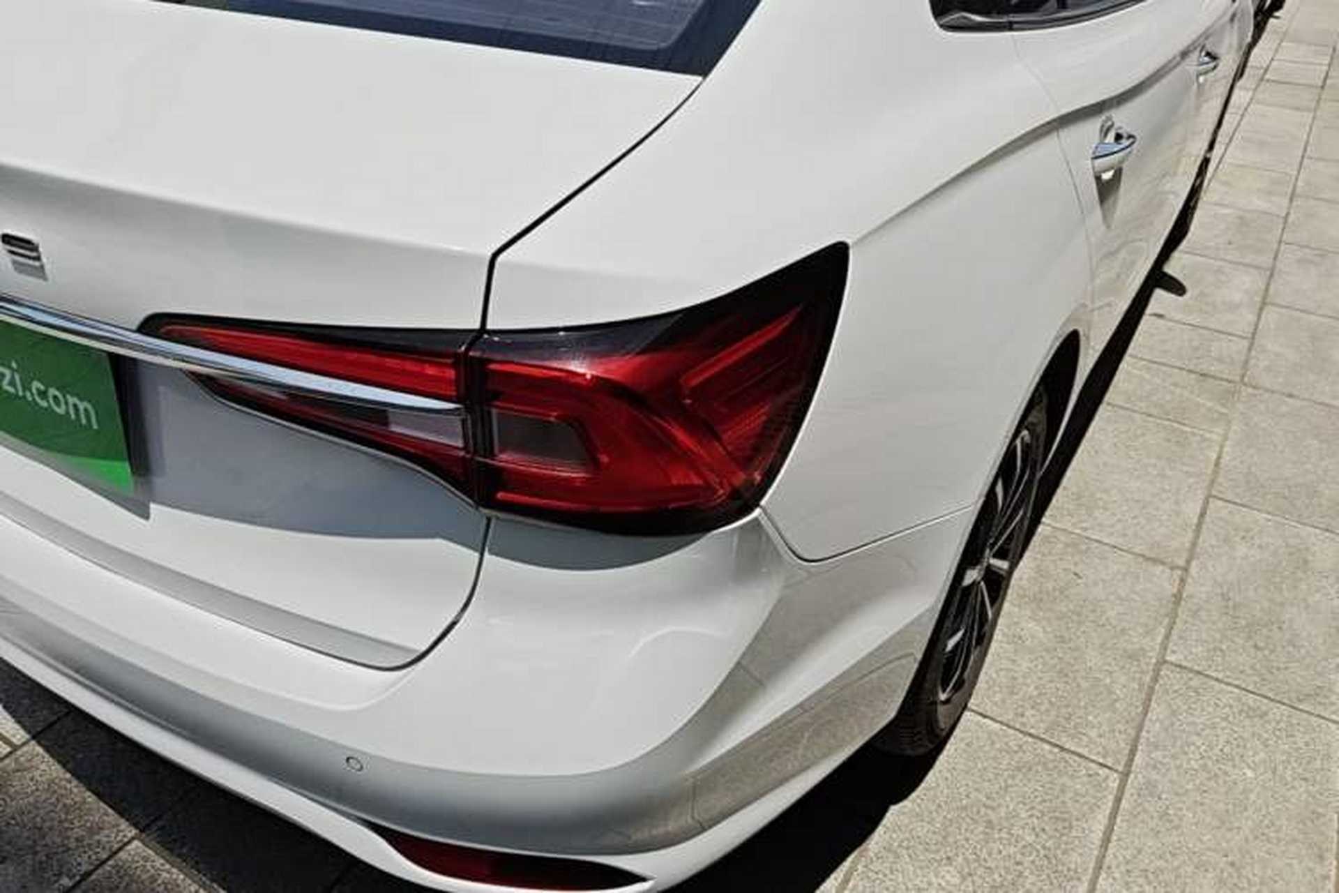 Used Roewe i5 2020 1.5L Automatic 4G Connect Luxury Flagship Edition Right Rear Taillight