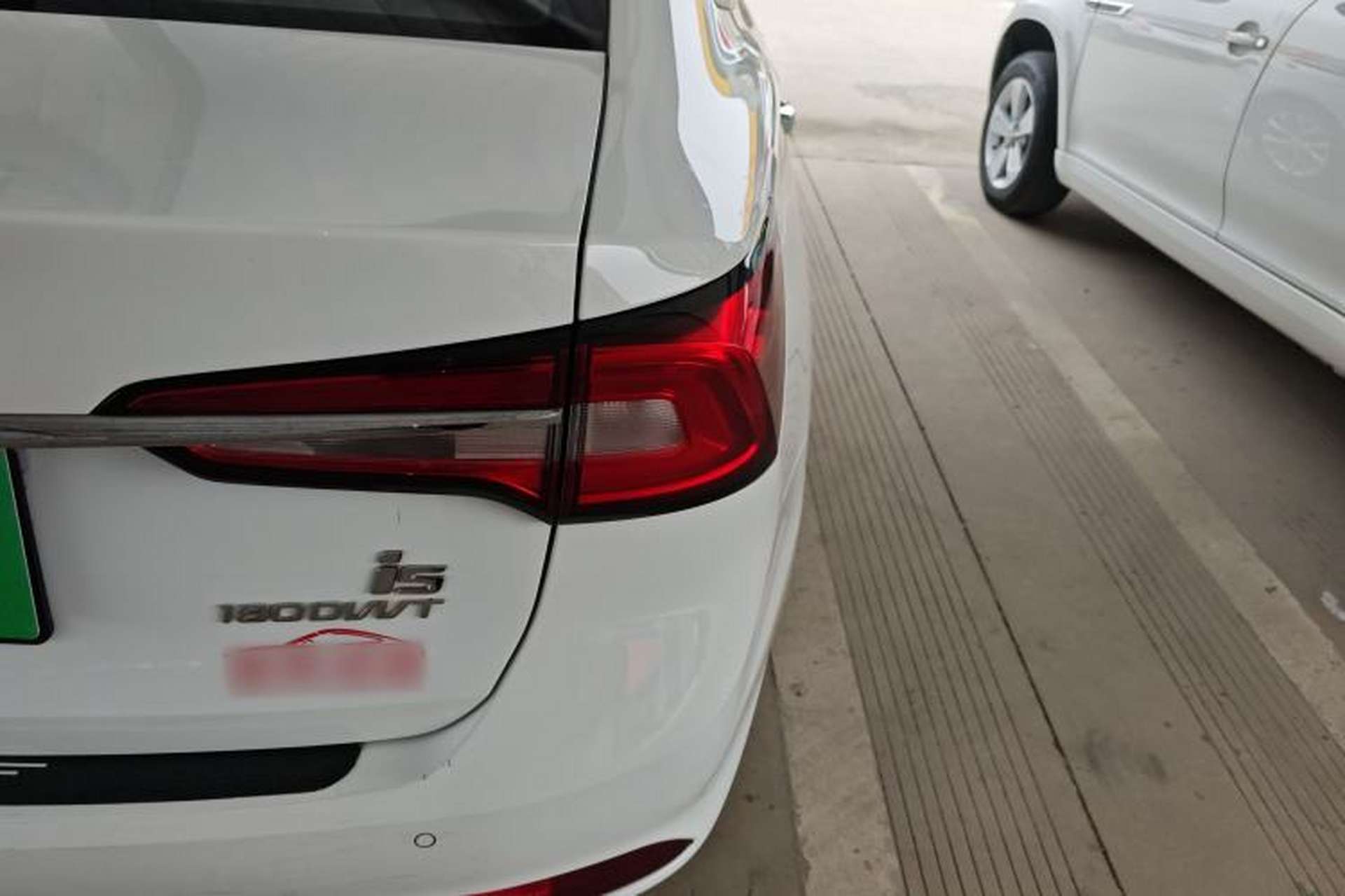 Used Roewe i5 2020 1.5L Automatic 4G Connected Linghao Edition Right Rear Taillight