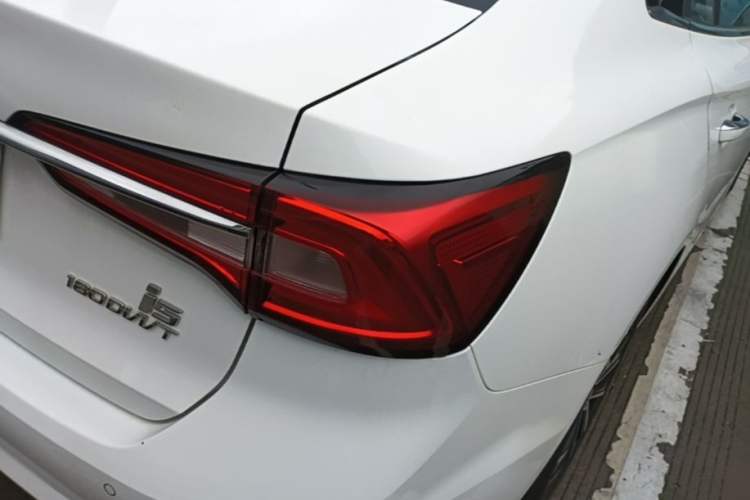Used Roewe i5 2020 1.5L Automatic 4G Connect Luxury Flagship Edition Right Rear Taillight