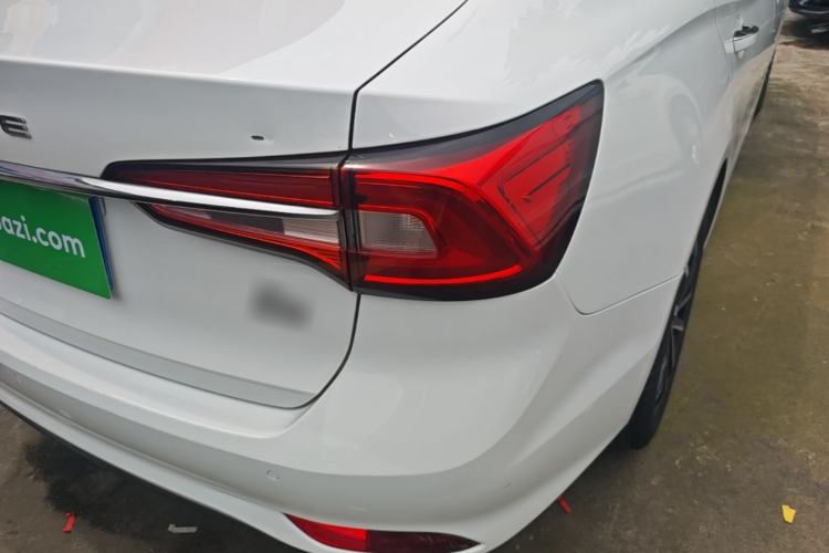 Used Roewe i5 2020 1.5L Automatic 4G Connect Luxury Flagship Edition Right Rear Taillight