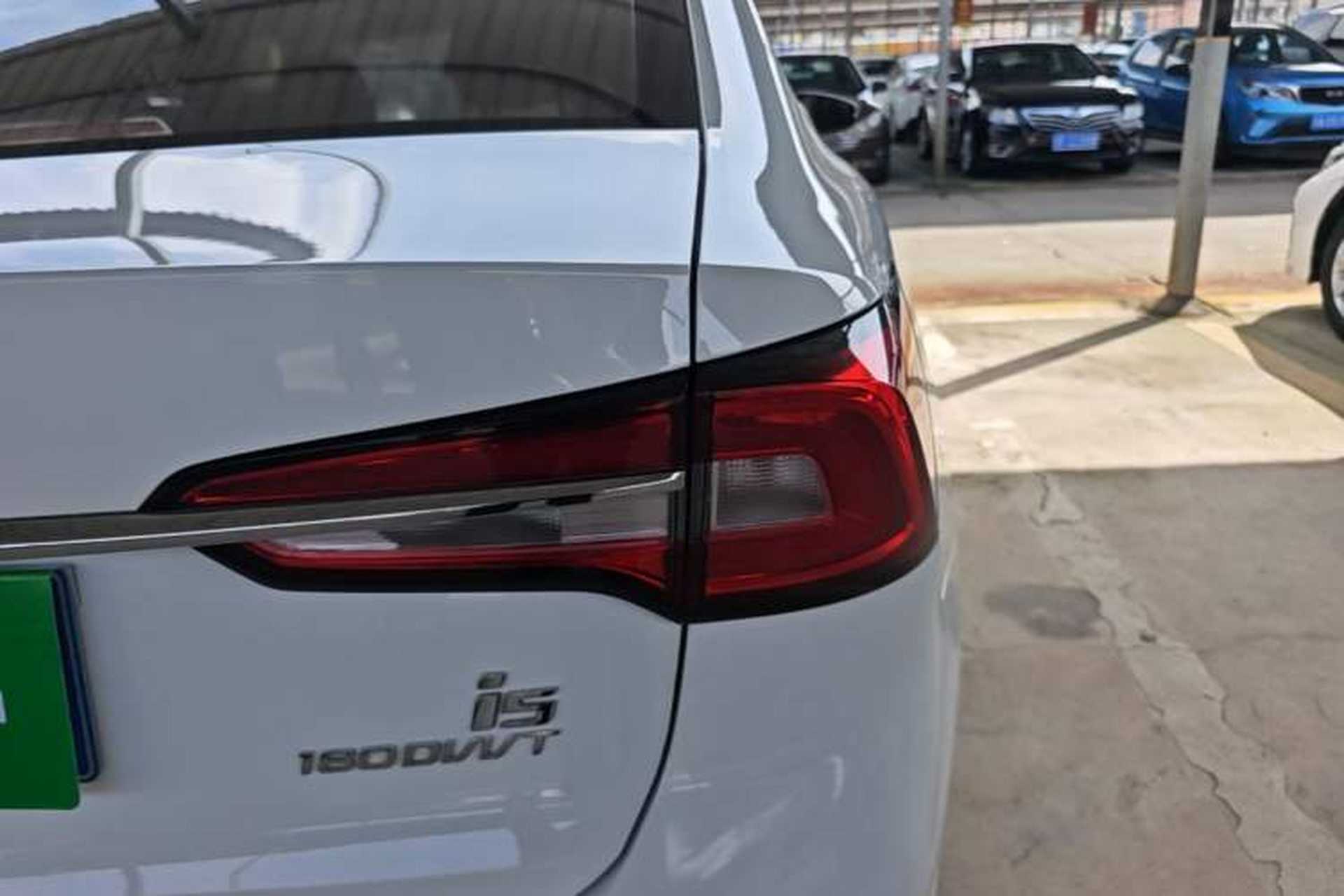 Used Roewe i5 2020 1.5L Automatic 4G Connect Luxury Flagship Edition Right Rear Taillight