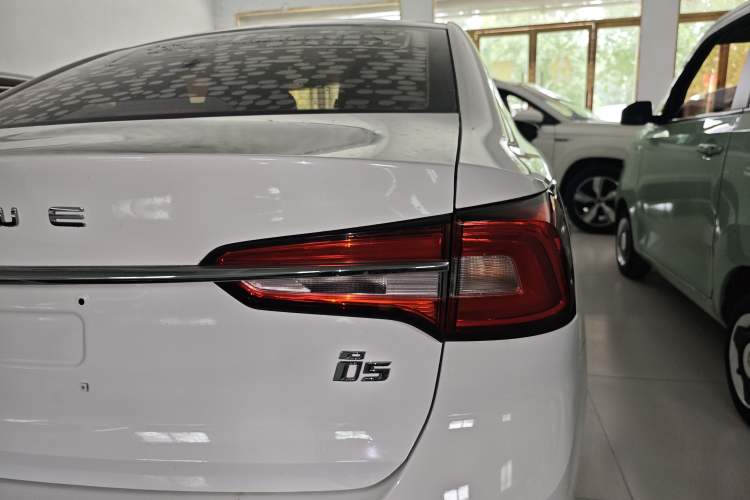 Used Roewe i5 2020 1.5L Automatic 4G Connect Luxury Flagship Edition Right Rear Taillight