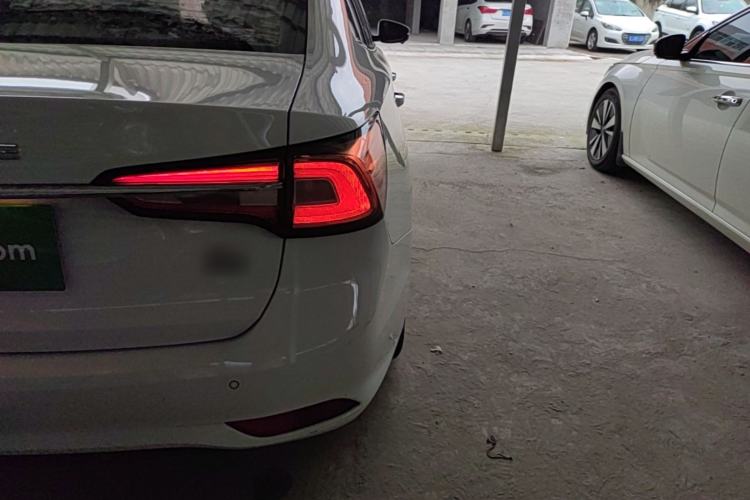 Used Roewe i5 2020 1.5L Automatic 4G Connect Luxury Flagship Edition Right Rear Taillight