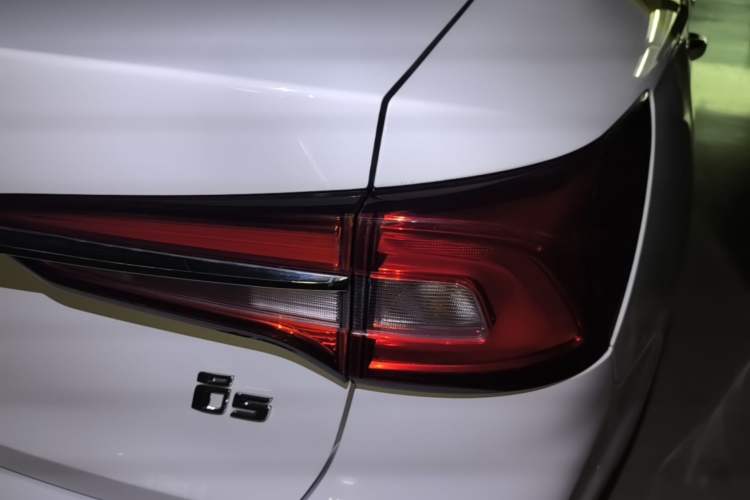 Used Roewe i5 2020 1.5L Automatic 4G Connected Linghao Edition Right Rear Taillight