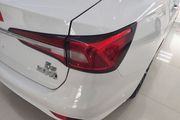 Used Roewe i5 2020 1.5L Automatic 4G Connect Luxury Flagship Edition Right Rear Taillight