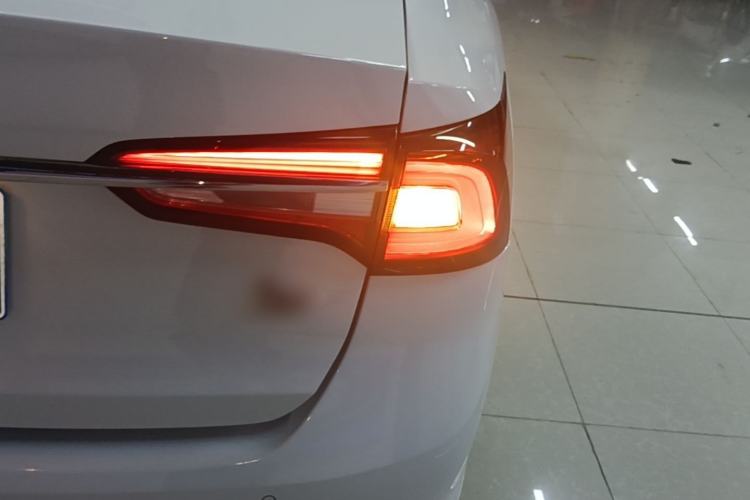 Used Roewe i5 2020 1.5L Manual 4G Connect Luxury Edition Right Rear Taillight