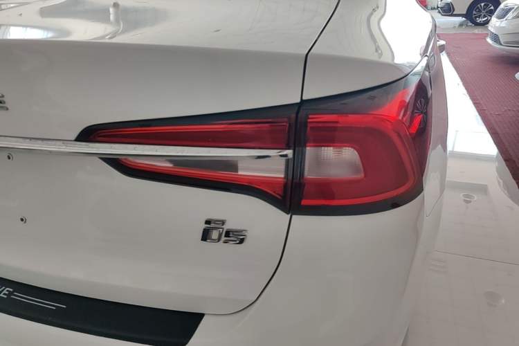 Used Roewe i5 2020 1.5L Manual 4G Connect Leehao Flagship Edition Right Rear Taillight