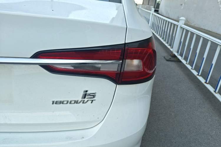 Used Roewe i5 2020 1.5L Manual 4G Connect Leehao Flagship Edition Right Rear Taillight
