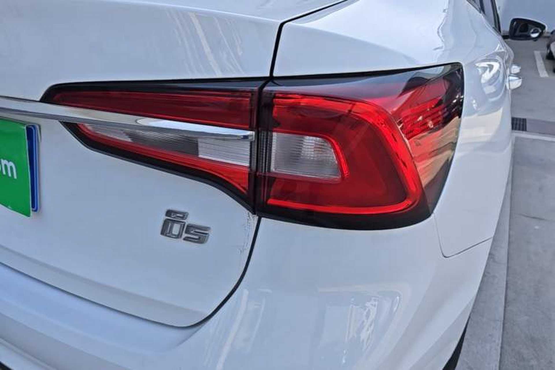Used Roewe i5 2020 1.5L Automatic 4G Connect Luxury Flagship Edition Right Rear Taillight