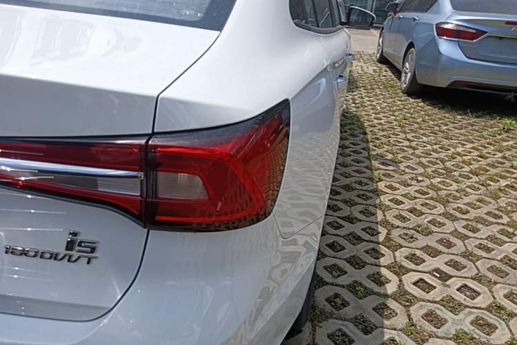 Used Roewe i5 2020 1.5L Manual 4G Connect Luxury Edition Right Rear Taillight