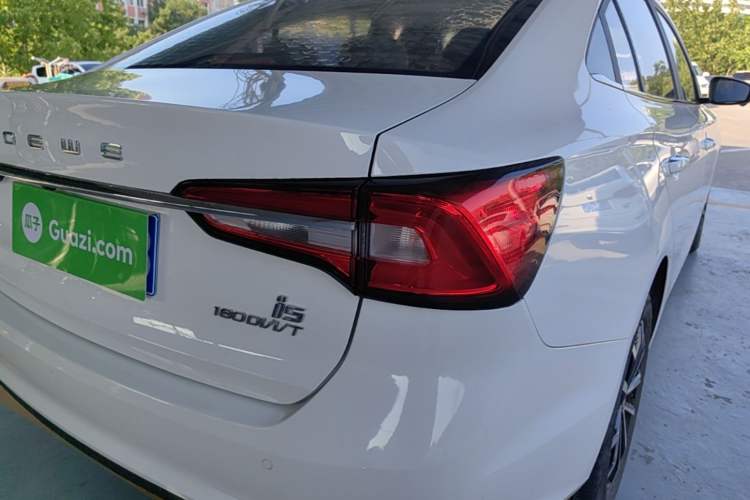 Used Roewe i5 2020 1.5L Automatic 4G Connect Luxury Flagship Edition Right Rear Taillight