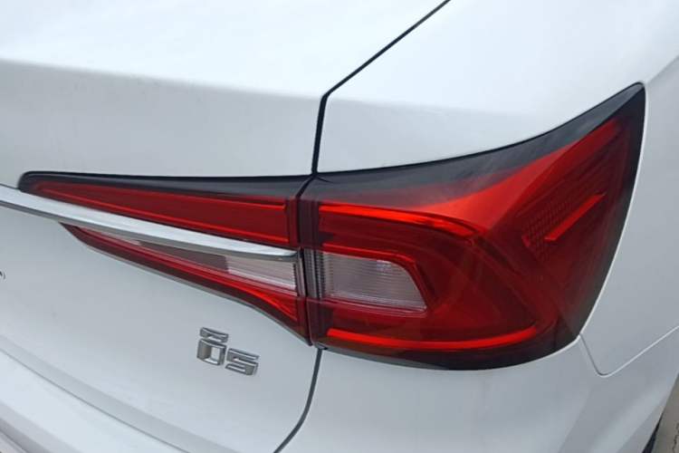 Used Roewe i5 2020 1.5L Manual 4G Connect Luxury Edition Right Rear Taillight