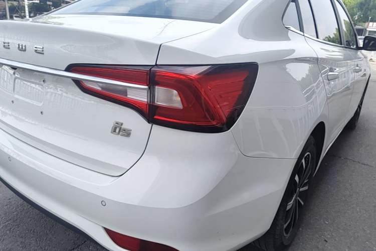 Used Roewe i5 2020 1.5L Manual 4G Connect Leehao Flagship Edition Right Rear Taillight