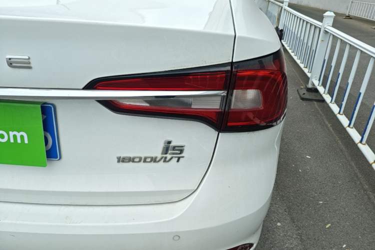 Used Roewe i5 2020 1.5L Automatic 4G Connect Luxury Flagship Edition Right Rear Taillight