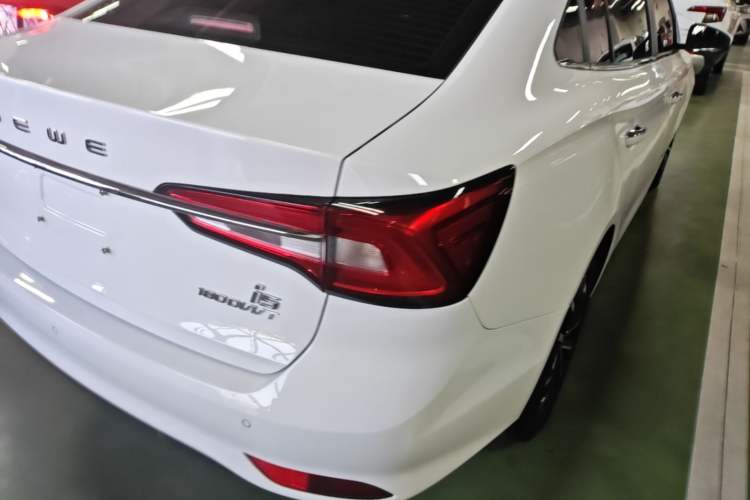 Used Roewe i5 2020 1.5L Automatic 4G Connect Luxury Flagship Edition Right Rear Taillight