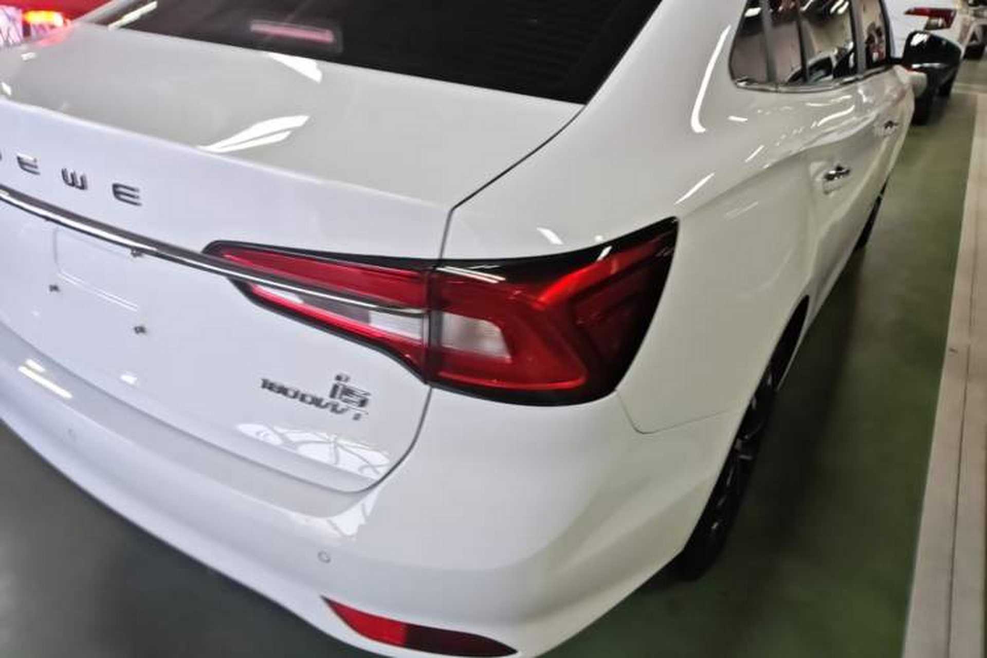 Used Roewe i5 2020 1.5L Automatic 4G Connect Luxury Flagship Edition Right Rear Taillight