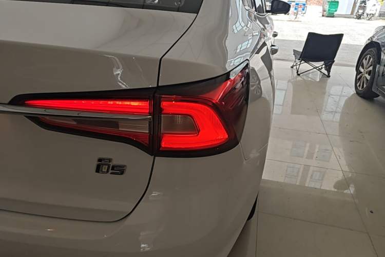 Used Roewe i5 2020 1.5L Automatic 4G Connect Luxury Flagship Edition Right Rear Taillight