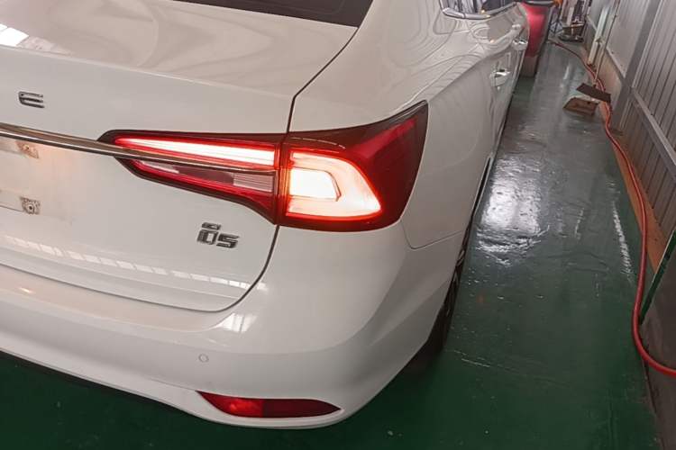 Used Roewe i5 2020 1.5L Automatic 4G Connect Luxury Flagship Edition Right Rear Taillight