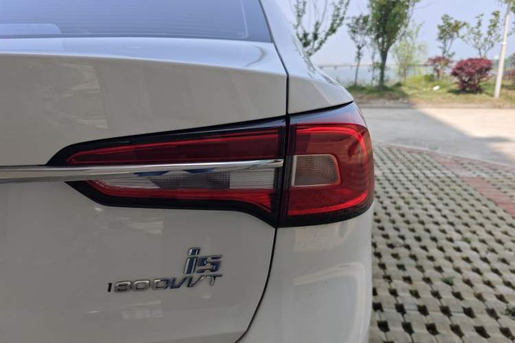 Used Roewe i5 2020 1.5L Manual 4G Connect Luxury Edition Right Rear Taillight