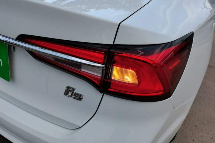 Used Roewe i5 2020 1.5L Automatic 4G Connected Linghao Edition Right Rear Taillight