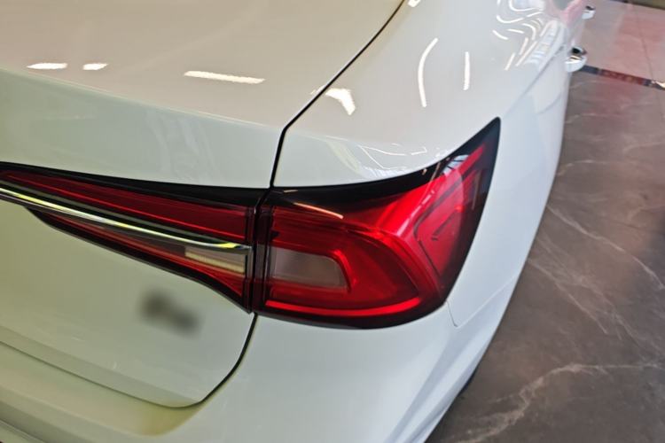 Used Roewe i5 2020 1.5L Automatic 4G Connect Luxury Flagship Edition Right Rear Taillight