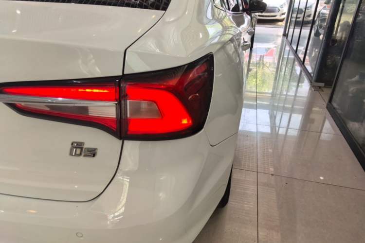Used Roewe i5 2020 1.5L Automatic 4G Connect Luxury Flagship Edition Right Rear Taillight