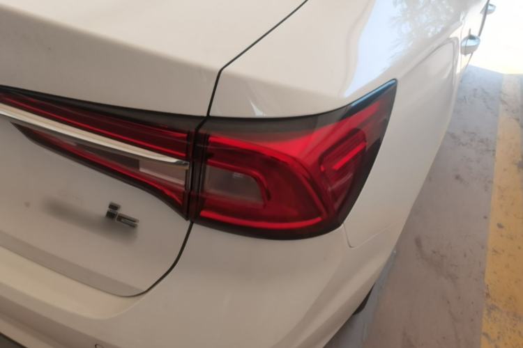 Used Roewe i5 2020 1.5L Manual 4G Connect Leehao Flagship Edition Right Rear Taillight