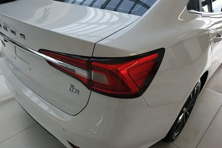 Used Roewe i5 2020 1.5L Automatic 4G Connect Luxury Flagship Edition Right Rear Taillight