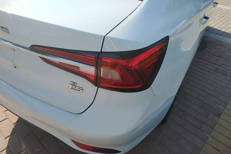 Used Roewe i5 2020 1.5L Automatic 4G Connect Luxury Flagship Edition Right Rear Taillight